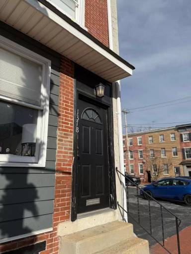 Main picture of 137 E Market St