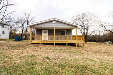 Main picture of 400 Maple Ct