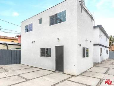 Main picture of 928 E 57th St