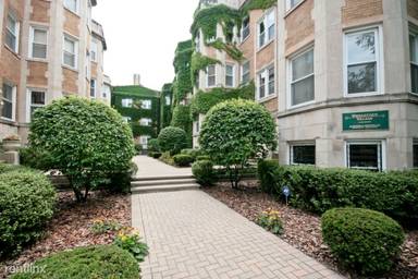 Main picture of 837 W Cornelia Ave