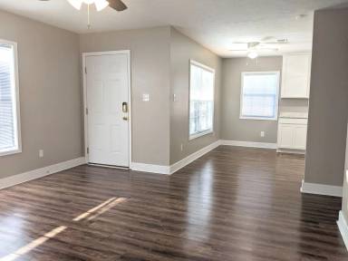 Main picture of 1111 Phoenix St