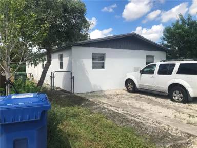 Main picture of 839 NW 14th Way