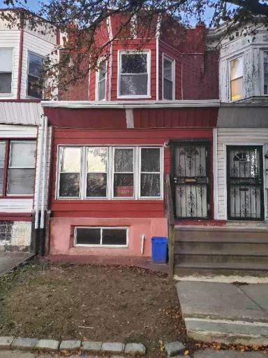 Main picture of 2061 S Salford St