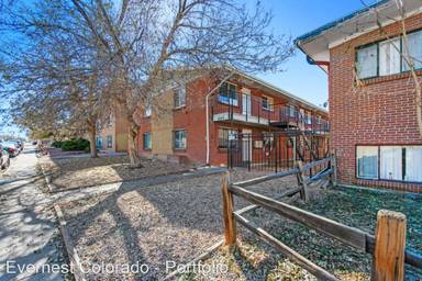 Main picture of 1585 Moline St