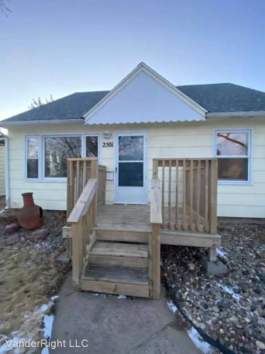 Main picture of 2501 S Lyndale Ave