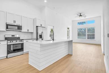 Main picture of 610 S Kerr Ave