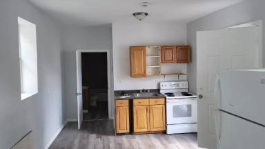 Main picture of 954 N Main St