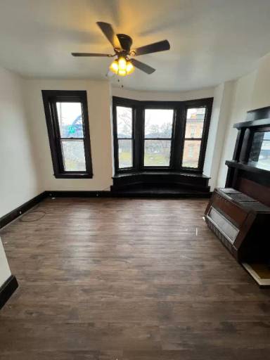 Main picture of 838 Main St
