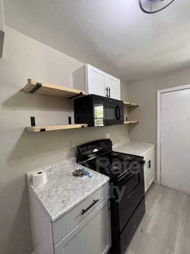 Main picture of 57 N Waverly St