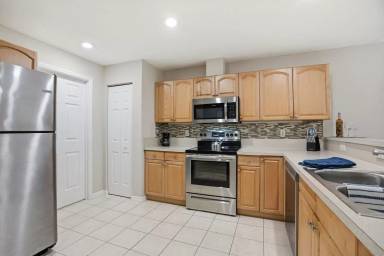 Main picture of 5356 W Oak Park Blvd