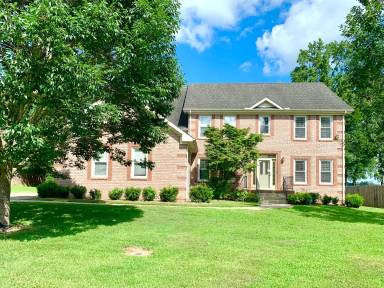 Main picture of 141 Lyme Dr