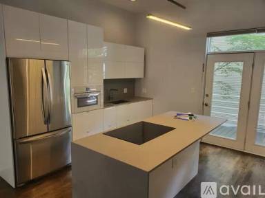 Main picture of 656 N Armour St