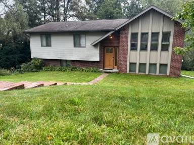 Main picture of 6 Fawnwood Dr