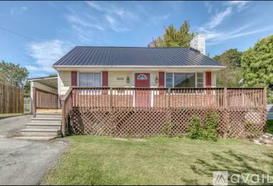 Main picture of 1609 E Fairview Ave