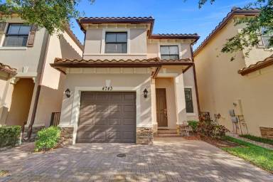 Main picture of 4743 NW 59th St