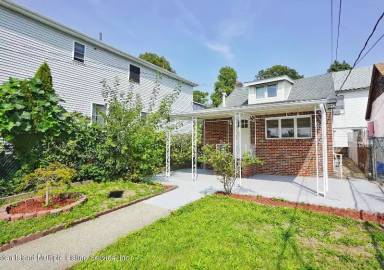 Main picture of 39 Ocean Ave