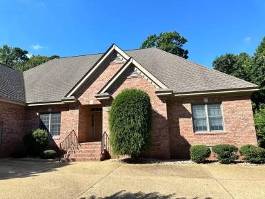 Main picture of 105 Cedar Rock