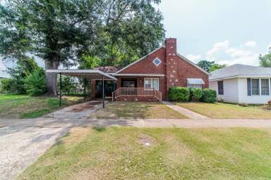 Main picture of 3702 3rd Ave