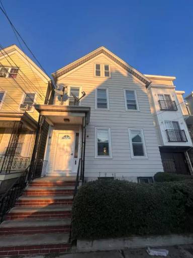 Main picture of 535 Franklin St