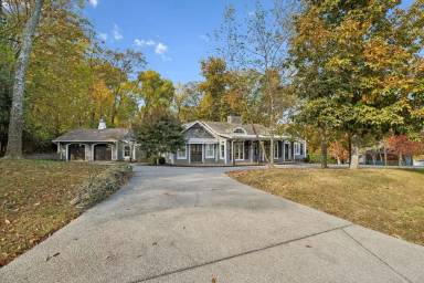 Main picture of 301 Anchor Ln