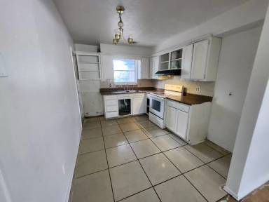 Main picture of 904 N Bradley Ave