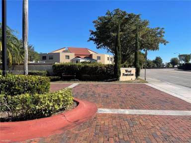 Main picture of 10227 NW 9th Street Cir