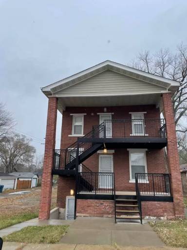 Main picture of 4064 Washington St