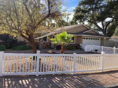 Main picture of 866 Cambon Cir