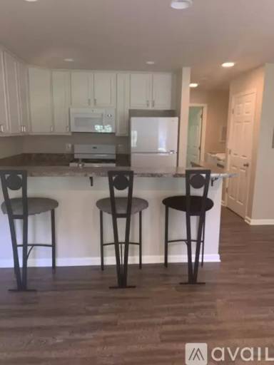 Main picture of 896 Harwood Rd