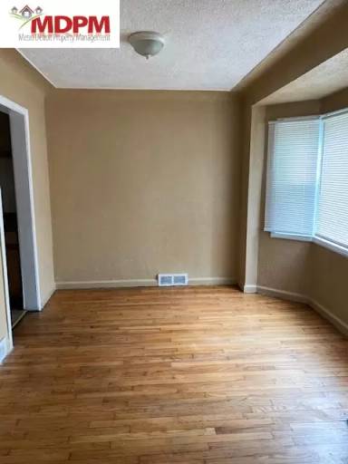 Main picture of 10918 Roxbury St