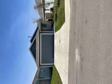 Main picture of 10707-86 Prusiner Dr