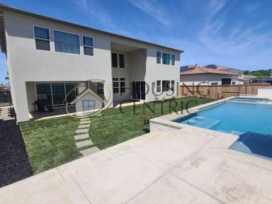 Main picture of 5033 Glacier Peak Dr