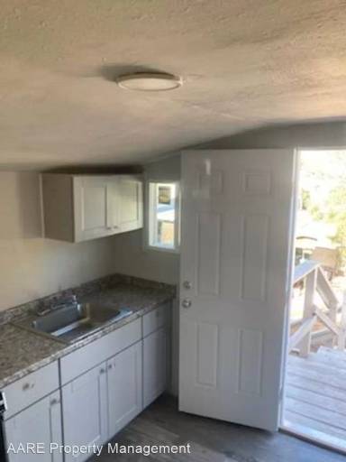 Main picture of 416 E 4th St
