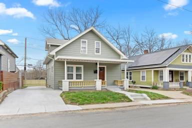 Main picture of 4442 Bell St