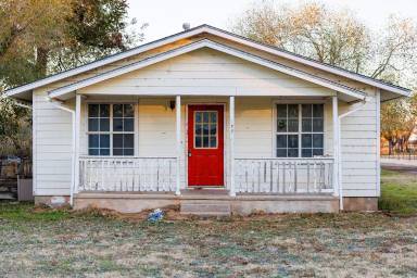 Main picture of 522 E Davis