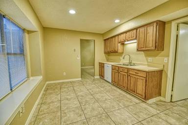 Main picture of 512 Foxfire Rd
