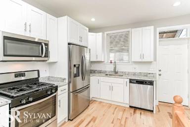 Main picture of 3308 Leverton Ave