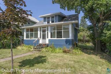 Main picture of 702 N 19th Ave E
