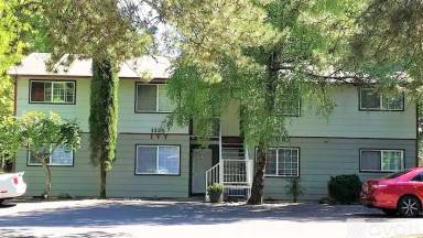 Main picture of 1125 S Ivy St