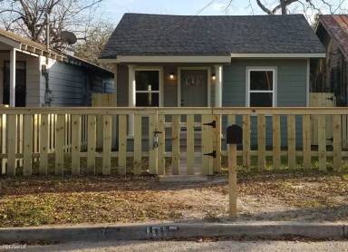 Main picture of 1016 Center St