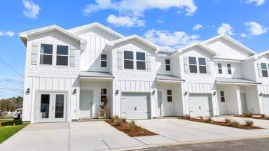 Main picture of 4021 Blue Water Dr