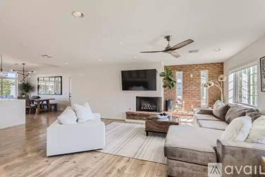 Main picture of 1512 E Windsor Ave