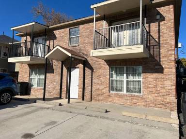 Main picture of 4719 Clay St