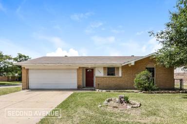Main picture of 600 Carl C Senter St