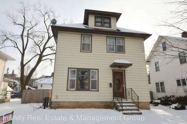 Main picture of 1214 Center St W