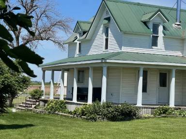 Main picture of 3085 Overland Ave