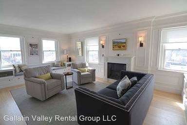 Main picture of 105 W Main St