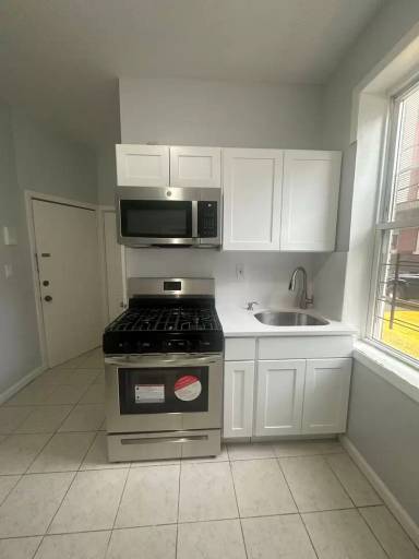Main picture of 810 West St