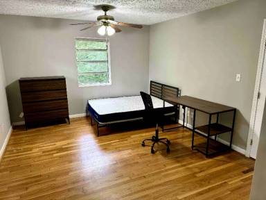 Main picture of 1962 Maple Dr NW
