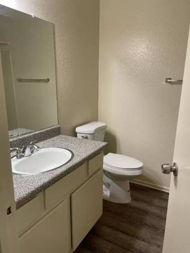 Main picture of 674 W 41st St